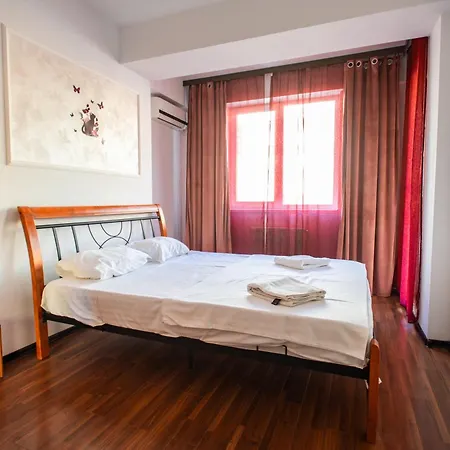 Vibes - Summerland Apartment