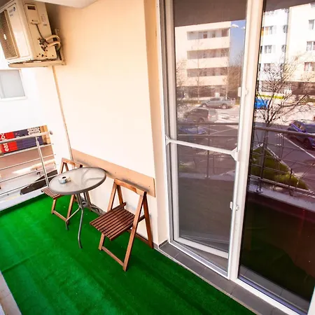 Vibes - Summerland Apartment